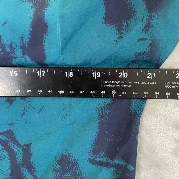 Kirra Blue and Green Print Scoop Back Blouse Size XL - Picture 5 of 6